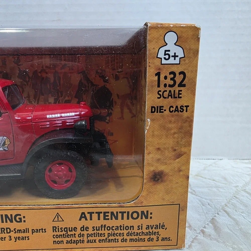 1947 Indian Chief Motorcycle & 1946 Dodge Power Wagon 1:32 Scale Die-Cast